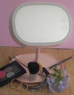 Comprando en Gearbest: Espejo con luz led 3-en-1 y eyeliners de colores.