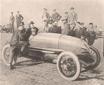 El auto de carrera diseñado por Louis Chevrolet