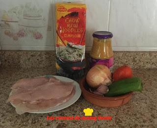 FIDEOS CHINOS CON PECHUGA DE POLLO EN SALSA CURRY