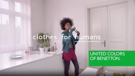 Benetton dice que hace “ropa para humanos” en su nueva campaña