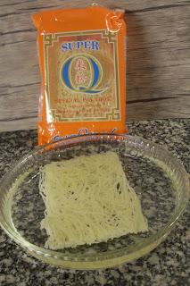 Wok de fideos de maíz con ternera y verduras