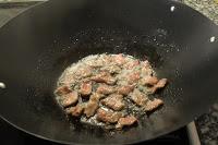 Wok de fideos de maíz con ternera y verduras