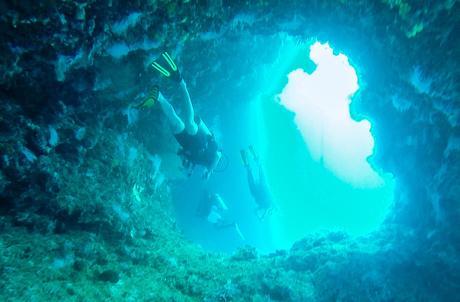 Explorando las cavernas. Guraidhoo, Maldivas