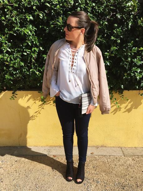 look_bomber_y_ccamiseta_cordones_streetstyle_fashionblogger_blogdemoda_castellon_mivestidoazul-3
