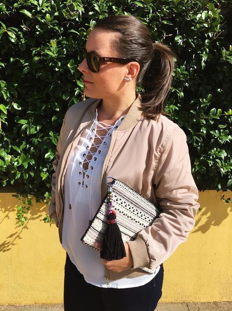 look_bomber_y_ccamiseta_cordones_streetstyle_fashionblogger_blogdemoda_castellon_mivestidoazul-7