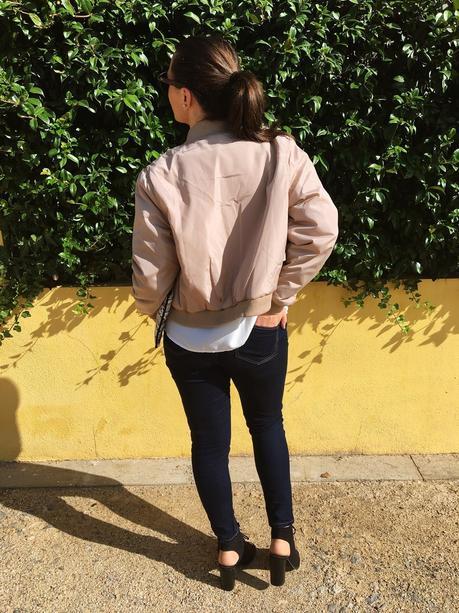 look_bomber_y_ccamiseta_cordones_streetstyle_fashionblogger_blogdemoda_castellon_mivestidoazul-9