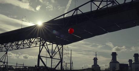 Miles de globos de colores recorren la ciudad en este poético anuncio del iPhone7