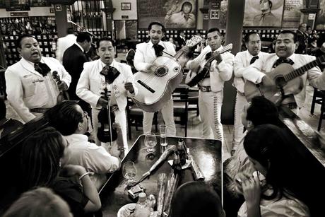 Reflexión: La hipocresía a veces se acompaña de Mariachi.