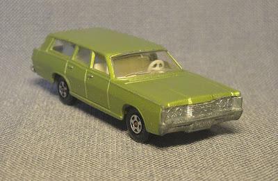 La rural Mercury con los perros