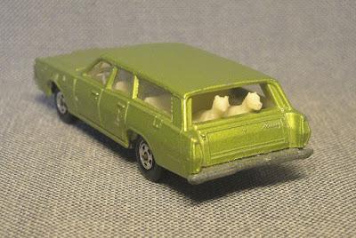 La rural Mercury con los perros