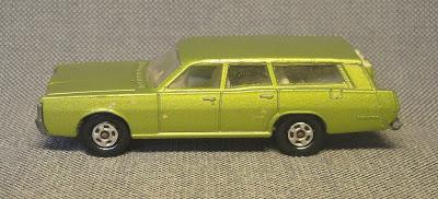 La rural Mercury con los perros