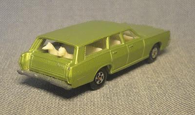 La rural Mercury con los perros