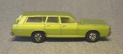 La rural Mercury con los perros