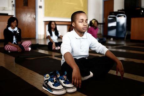 Una escuela reemplaza los castigos por horas de meditación y el resultado es increíble