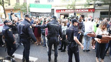 Refranero castellano: “Esto termina como el rosario de la aurora”.