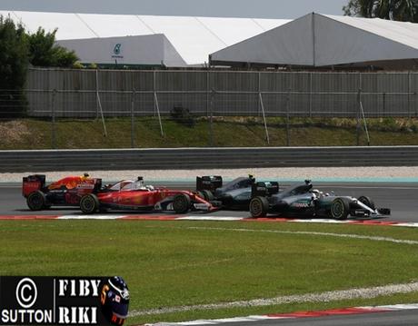 Resumen del GP de Malasia 2016 | Ricciardo gana por un fallo del motor de Hamilton