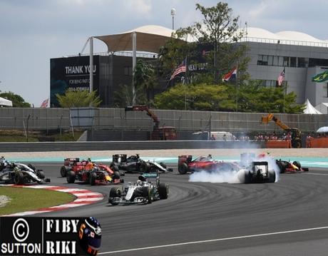 Resumen del GP de Malasia 2016 | Ricciardo gana por un fallo del motor de Hamilton