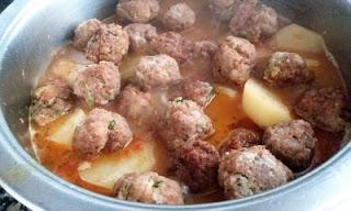 Papas Guisadas con Albóndigas