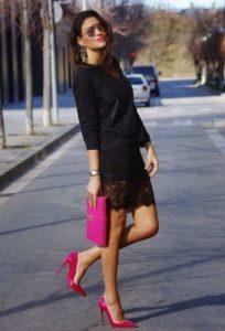 look negro y accesorios rosas