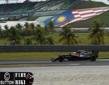 Alonso remonta posiciones Malasia: 