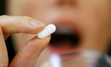 Ibuprofeno y el diclofenaco ligados a fallas cardíacas, revela estudio