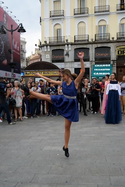 Moda en la Puerta del sol byJose Matteos.MBFWM SS 2017