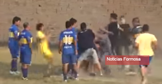 Terrorífica agresión a árbitros en Clorinda, la policía tampoco se libró de los salvajes (vídeos)