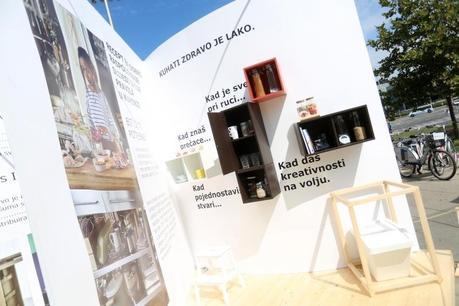 IKEA monta un catálogo gigante en medio de una calle de Croacia