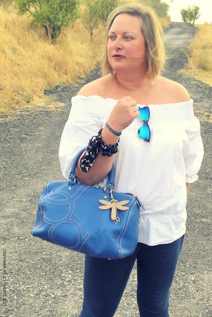 zapatos-python-azul-zara-tacon-look-jeans-camisa-bardot-lazo-escote-espalda-bolso-azul-purificacion-garcia-los-looks-de-mi-armario-blogger-madrid-curvy-girl-talla-grande-plus-size-02 http://www.loslooksdemiarmario.com/2016/10/mis-nuevos-zapatos-python-azules-look.html