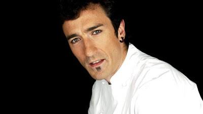 Alcachofas sobre pil-pil de coliflor