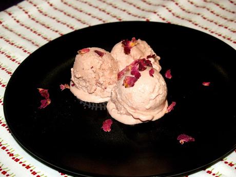 Helado de Pétalos de Rosas