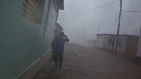 Fuertes vientos y lluvias debido al huracán Matthew cerca de Baracoa (Cuba). Foto: Ramón Espinosa/ AP