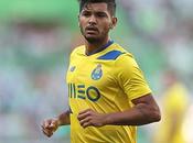 Tecatito sigue observación tras lesión sufrió