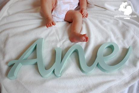 foto del bebé con las letras