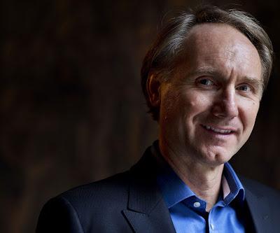 Dan Brown dice que la creatividad no es cosa de dinero