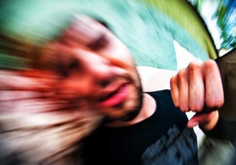 El rasgo fisiológico que se relacionó fuertemente con la conducta violenta en hombres y mujeres