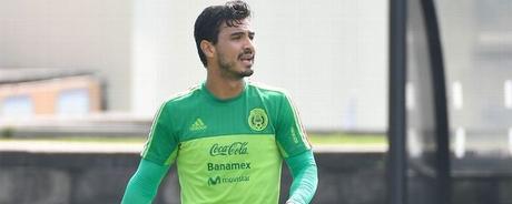 Oswaldo Alanís se hará estudios de la lesión con Chivas Oswaldo Alanís se hará estudios de la lesión con Chivas