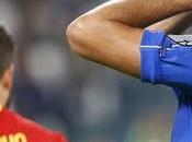 Italia expulsa Pellé saludar técnico