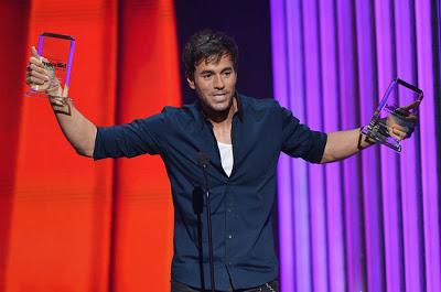 Enrique Iglesias arrasa en Latin American Music Awards