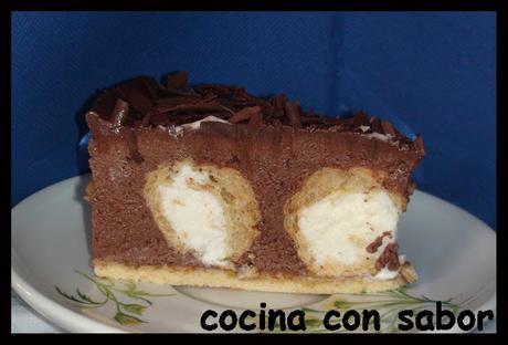 Mousse de chocolate relleno de profiteroles Mousse de chocolate relleno de profiteroles