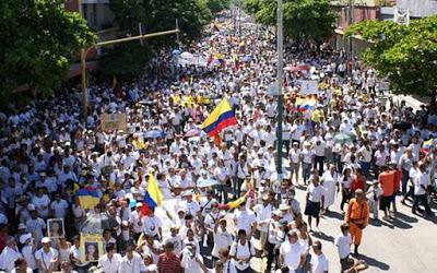 Marcha por la paz en Medellín.Fuente: https://todaslassombras.blogspot.com.co/2016/10/antioquia-si-o-no.html