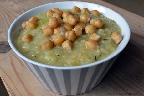 Crema de patata y puerro con garbanzos