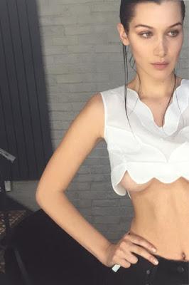 Underboob o la tendencía de llevar medio pecho fuera