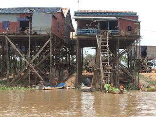 Donde hay ricos, hay pobres. Escapada a pueblos flotantes en Kampong Khleang ( Siam Reap - Kampong Khleang día 18 #vietnam16im)