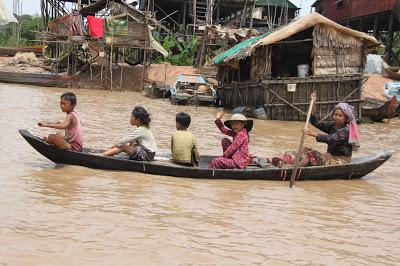 Donde hay ricos, hay pobres. Escapada a pueblos flotantes en Kampong Khleang ( Siam Reap - Kampong Khleang día 18 #vietnam16im)