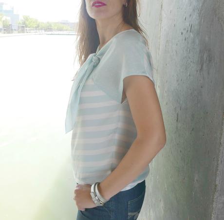 Blusa con nudo en el escote