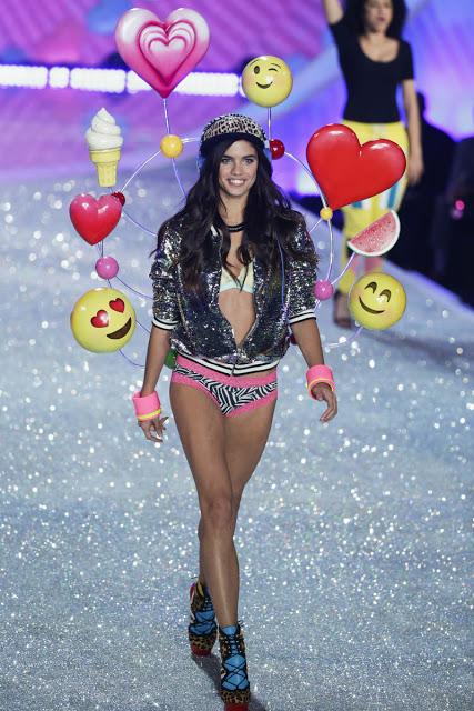 Sara Sampaio otra modelo bajita para Victoria's Secret