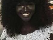 hermosa modelo impacta todos intenso color piel