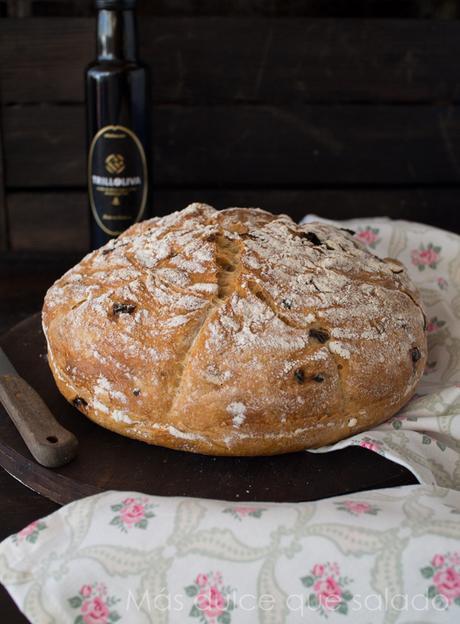 Pan con tomates secos y aceitunas {Sin amasado}