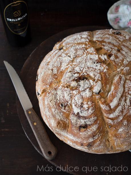 Pan con tomates secos y aceitunas {Sin amasado}